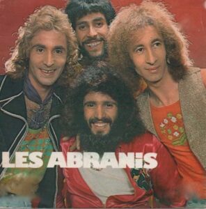 Les photos du célèbre groupe de rock kabyle Algérie avec leur look à la Bee Gees site tpama